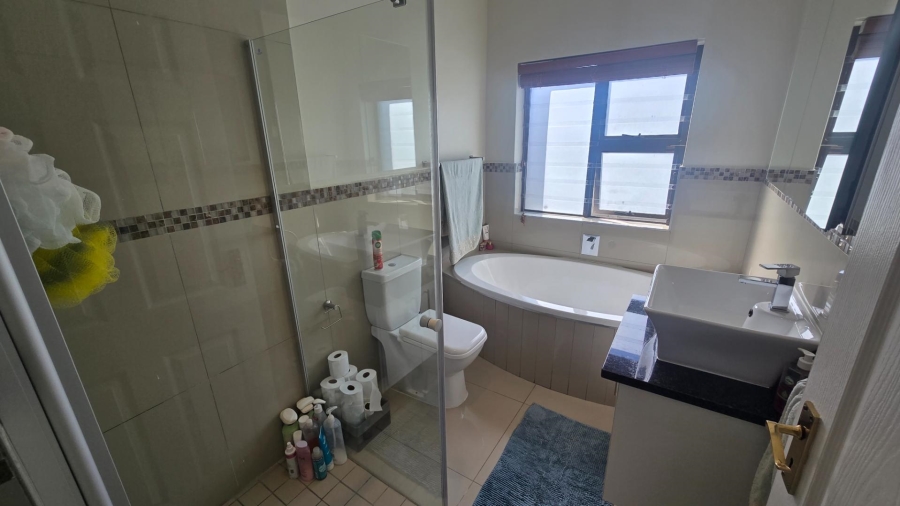 5 Bedroom Property for Sale in Sunningdale Western Cape